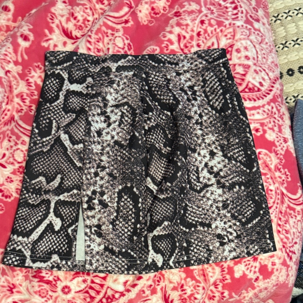 SHEIN Black and Gray Snake Print Mini Skirt